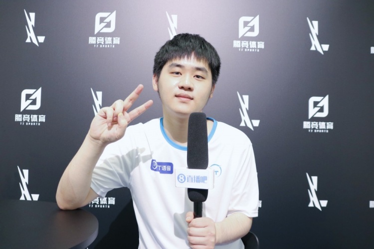 尽管他目前 尽管他目前